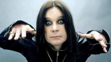 Cuando Ozzy Osbourne estaba sediento de sangre y arrancó, de un limpio bacado, la cabeza a un murciélago