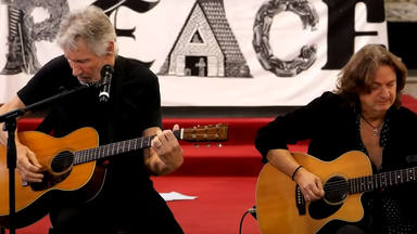 Roger Waters nos deleita con una nueva interpretación de “Wish You Were Here” en acústico