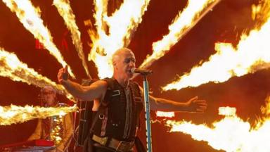 Rammstein comienza su gira europea "incendiando" Praga
