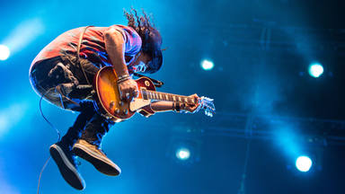 Slash (Guns N' Roses) desvela la canción que más influenció su forma de tocar: “No sabían quiénes eran”