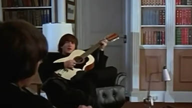 La guitarra que John Lennon usó en 'Help!' reaparece y es subastada: su precio bate un récord