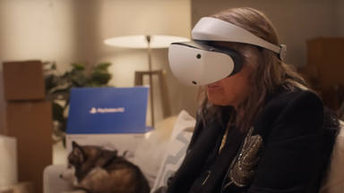Ozzy Osbourne “flipa” jugando con sus gafas de realidad virtual: “¿Son murciélagos?”