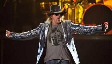 El mánager de Kiss habla sobre "lo duro" de trabajar con Guns N' Roses: "Dieron positivo en 27 drogas"