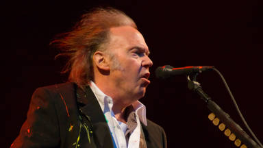 Preocupación por la salud de Neil Young: “Nos hemos puesto malo”
