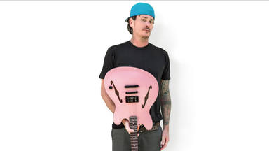 Tom DeLonge (Blink-182) afirma que ha creado "la mejor guitarra de todos los tiempo": ¿Es para tanto?