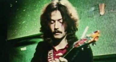 La redada que acabó con Eric Clapton en el calabozo: “Me lo quitaron todo salvo mis botas rosas"