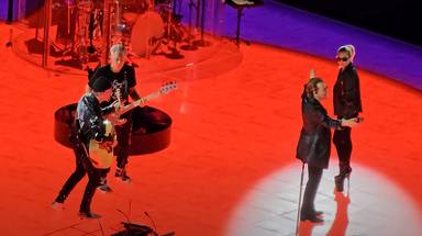 U2 da la sorpresa subiendo a Lady Gaga al escenario: así sonó su versión de "Shallow"