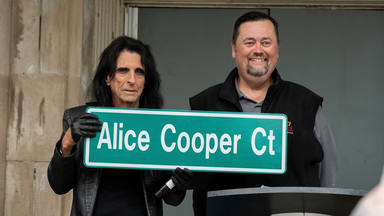 Alice Cooper inaugura su propia calle en Westland (Michigan).
