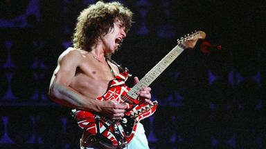 Este guitarrista confiesa lo que Van Halen le prohibía hacer a sus teloneros: “No podía tocar mi creación”