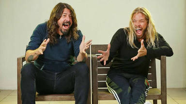 Taylor Hawkins (Foo Fighters) explica cómo le afecta la presión de tocar para Dave Grohl