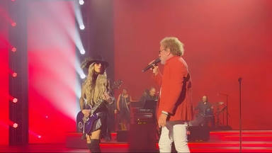 Sammy Hagar y Orianthi (Michael Jackson) rinden homenaje a Bon Jovi tocando “You Give Love A Bad Name”