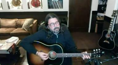 Dave Grohl (Foo Fighters) toca este clásico por primera vez en 12 años: así ha sido su acústico virtual