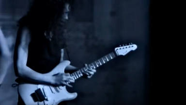 ¿Cuánto vale la guitarra que Kirk Hammett (Metallica) utilizó en “One”?