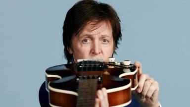 Recordamos la subasta de la primera guitarra de Paul McCartney siendo "importante en la historia del rock"
