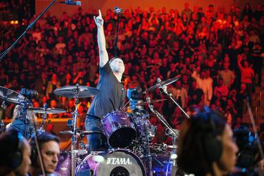 El juez hunde a Metallica con una canción de Taylor Swift: una demanda millonaria perdida
