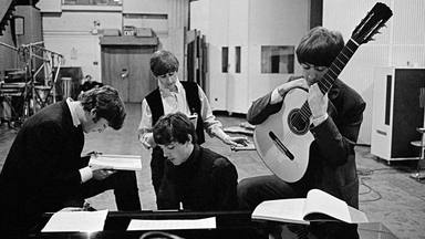 Lo "nuevo" de The Beatles no se escucha, se estudia