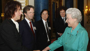 Brian May, Eric Clapton o Jimmy Page: su momento más incómodo con la reina Isabel II