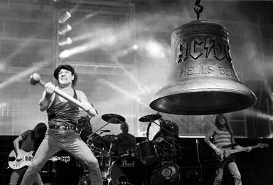 Descubre la primera letra que Brian Johnson escribió para AC/DC