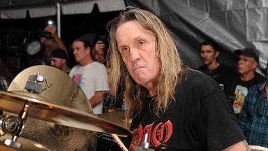 Nicko McBrain (Iron Maiden) y su frustración al ser incapaz de tocar "The Trooper": "No me sale"