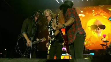 Los Guns N' Roses más desafiantes publican la versión oficial de “Paradise City” cortada por el toque de queda