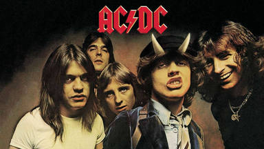 La verdadera historia del logo y portadas de AC/DC por fin ve la luz