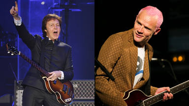 Flea (Red Hot Chili Peppers) se rinde ante Paul McCartney: "Es el mejor bajista del rock"