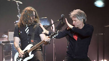 El guitarrista de Bon Jovi, Phil X, devela el motivo por el que los músicos de sesión ya no ganan dinero