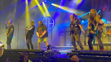 Increíble sorpresa: Wolfgang Van Halen y Max Cavalera se “unen” a Pantera por una noche