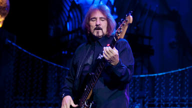 Geezer Butler (Black Sabbath) lo confiesa: era fan de esta famosa banda de metal en los 90