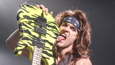 Cómo Eddie Van Halen “se cargó” dos guitarras de Satchel (Steel Panther)