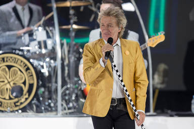 Rod Stewart, incansable: de tener lo días contados a sumar 12 nuevos conciertos para 2025