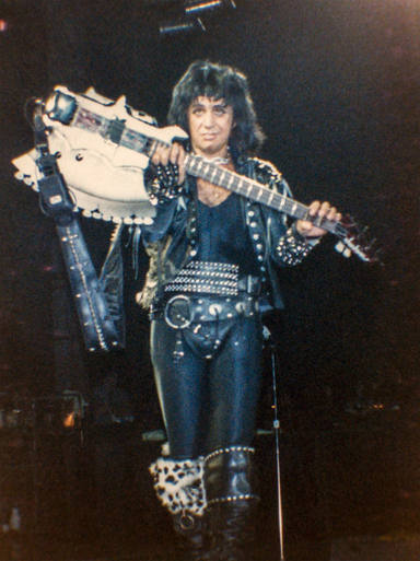 La noche que Kiss tocaron con Mark St. John como segundo guitarra solista