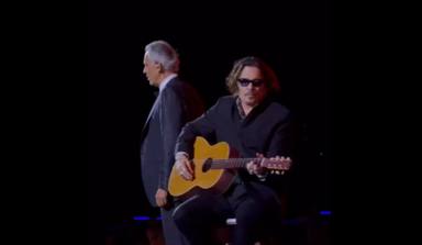 El emotivo homenaje en directo de Johnny Depp y Andrea Bocelli a Jeff Beck