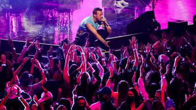 Coldplay le da la importancia que merecen a todos los que están detrás del escenario con este documental