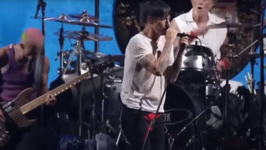 Así suena “Eddie”, el tributo de Red Hot Chili Peppers a Van Halen, en directo