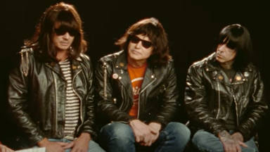 La increíble transformación de Blink-182 en Ramones se consuma en el videoclip de “Dance With Me”