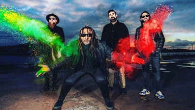 Skindred, la banda de “reggae metal” que está triunfando en TikTok... ¡con un hit de 2005!