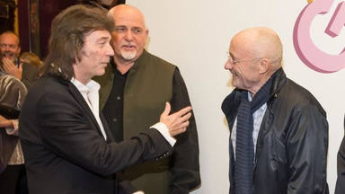Steve Hackett recuerda su primer concierto con Genesis: “Phil Collins estaba borracho, fue un caos”