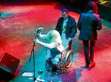 El día que Nirvana salió a tocar en silla de ruedas: “Es muy doloroso”