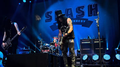 Slash deja a Budapest con la boca abierta tocando este tema -casi desconocido- de Guns N' Roses: ¿lo conocías?