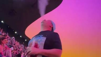 Se convierte en la primera persona en fumar marihuana en The Sphere de Las Vegas: este ha sido su “premio”