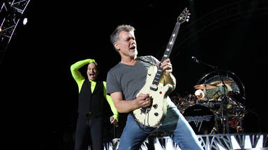 Joe Satriani confirma las conversaciones para “revivir” a Van Halen en una gira tributo: “Era terrorífico”