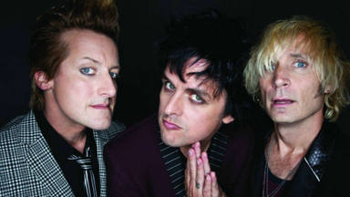 Los miembros de Green Day posan juntos