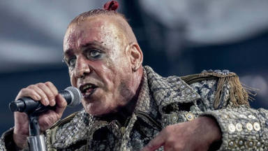 Till Lindemann (Rammstein), investigado por “delitos sexuales y distribución de estupefacientes"