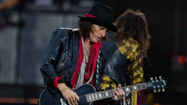 La guitarra que Joe Perry (Aerosmith) se arrepiente de haber abandonado: “Las metí en una caja y las dejé”