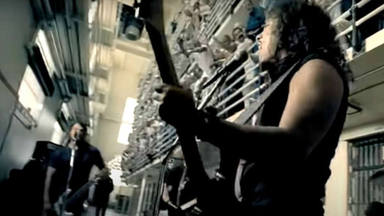 Kirk Hammett (Metallica) recuerda el regalo que le hizo el asesino "de AC/DC" mientras grababa "St. Anger"