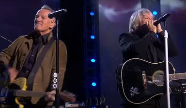 Bon Jovi y Bruce Springsteen tocando juntos, U2 o Los Beatles: los mejores momentos del rock en los Grammy