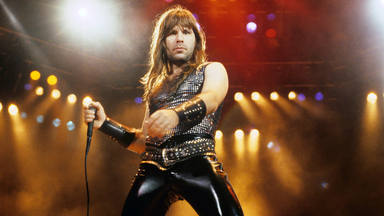Bruce Dickinson desvela que intentó grabar un álbum acústico con Iron Maiden: “Quizás es inocente”