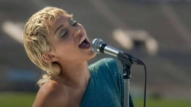 Miley Cyrus lo ha vuelto a hacer: así suena su versión del "Help!" de The Beatles