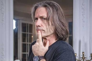 Bruce Dickinson (Iron Maiden) desvela la causa que le ha llevado a pasar por quirófano de nuevo